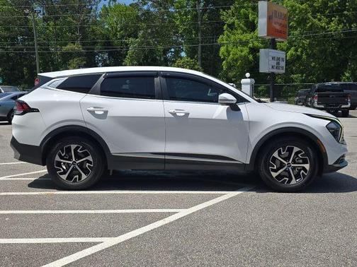 Glacial White Pearl 2023 Kia Sportage EX