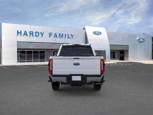Oxford White 2026 Ford F-350 Lariat Super Duty