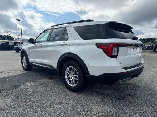 White Metallic 2025 Ford Explorer Active