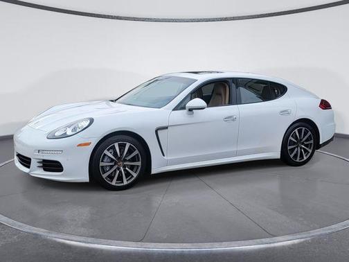 2016 Porsche Panamera 4