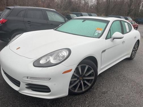 2016 Porsche Panamera 4