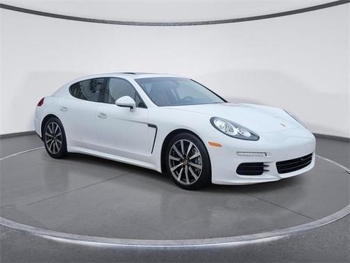 2016 Porsche Panamera 4