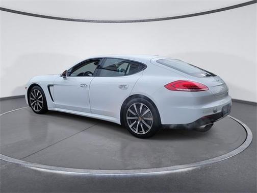 2016 Porsche Panamera 4