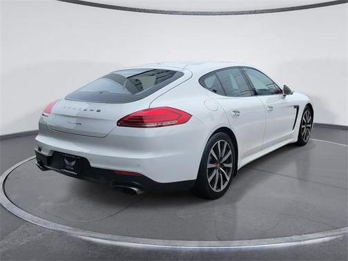 2016 Porsche Panamera 4
