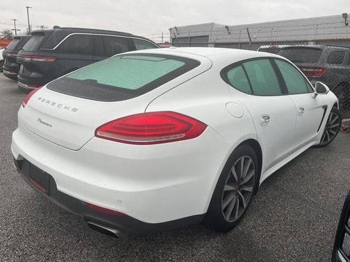 2016 Porsche Panamera 4