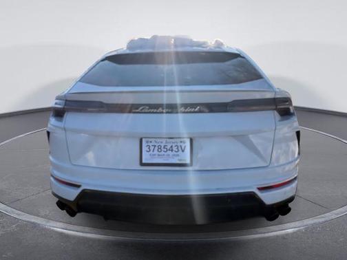 2022 Lamborghini Urus 