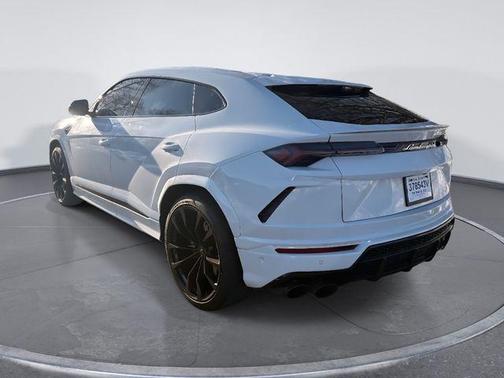 2022 Lamborghini Urus 