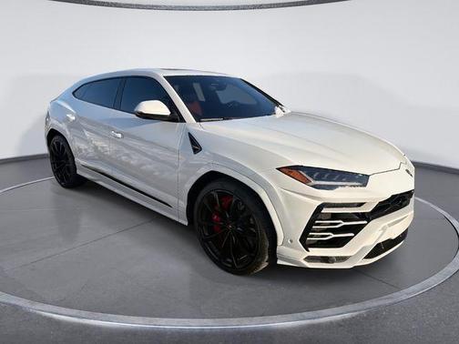 2022 Lamborghini Urus 
