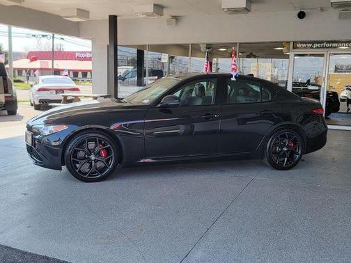 Vulcano Black Metallic 2021 Alfa Romeo Giulia Ti