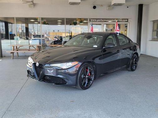 Vulcano Black Metallic 2021 Alfa Romeo Giulia Ti