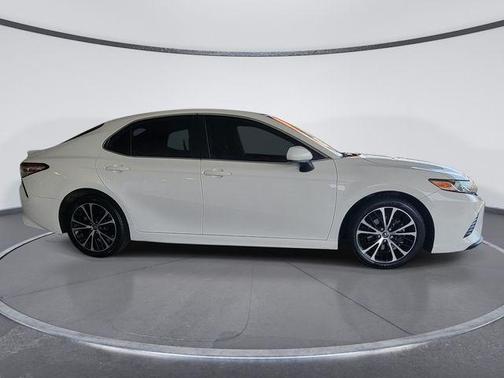 Super White 2020 Toyota Camry SE