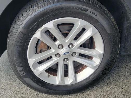 Tuxedo Black Metallic 2014 Ford Explorer XLT