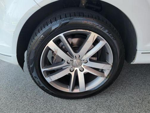Glacier White 2015 Audi Q7 3.0T Premium Plus