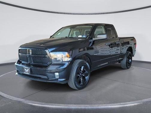Brilliant Black Crystal Pearlcoat 2019 RAM 1500 Classic Express