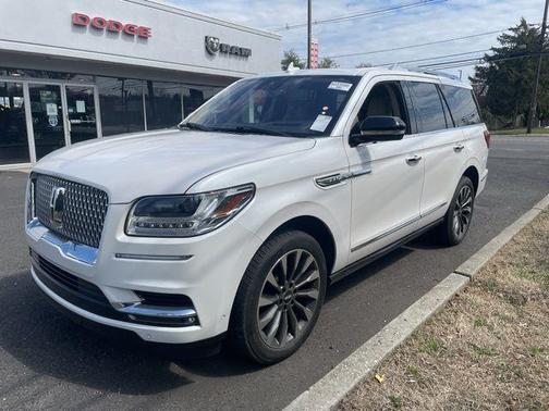 White Platinum 2019 Lincoln Navigator Select