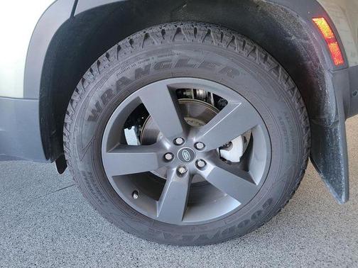 Pangea Green 2024 Land Rover Defender P300