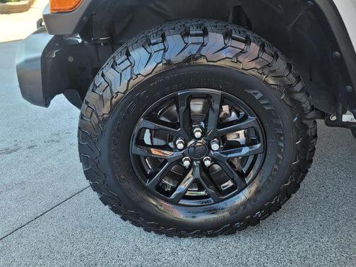 Silver Zynith Clearcoat 2022 Jeep Gladiator Sport