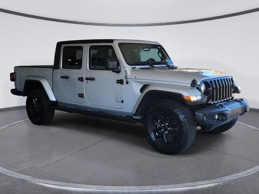 Silver Zynith Clearcoat 2022 Jeep Gladiator Sport