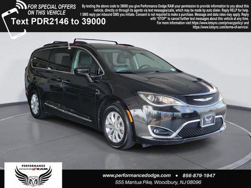 Brilliant Black Crystal Pearlcoat 2017 Chrysler Pacifica Touring-L