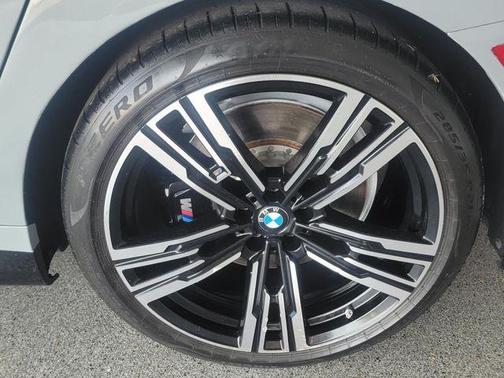 Brooklyn Gray Metallic 2023 BMW 740 i