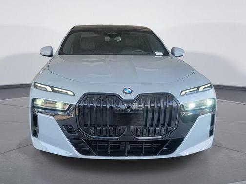 Brooklyn Gray Metallic 2023 BMW 740 i
