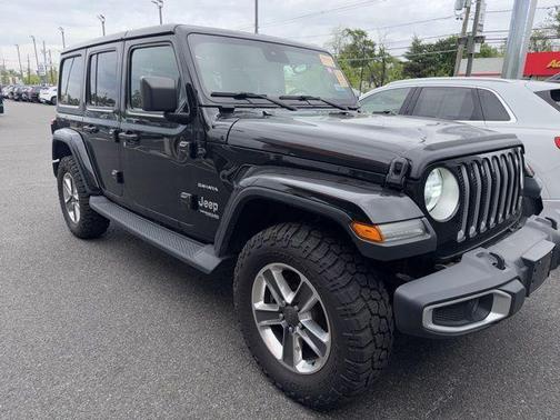 Black Clearcoat 2019 Jeep Wrangler Unlimited Sahara