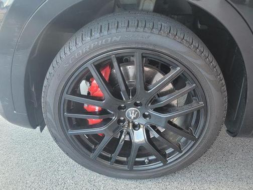 Grigio Maratea Metallic 2023 Maserati Levante Modena