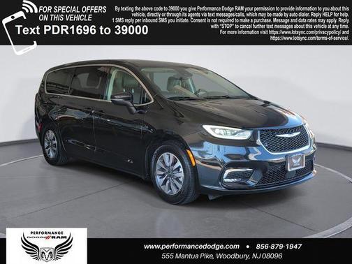 Brilliant Black Crystal Pearlcoat 2023 Chrysler Pacifica Hybrid Touring L