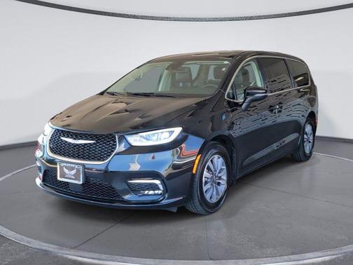 Brilliant Black Crystal Pearlcoat 2023 Chrysler Pacifica Hybrid Touring L