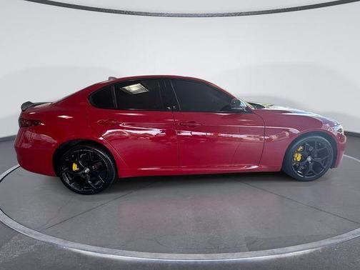Rosso 2020 Alfa Romeo Giulia Base