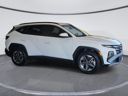 White Pearl 2025 Hyundai TUCSON SEL