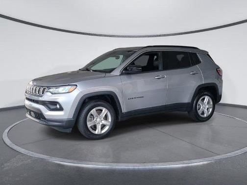 Gray 2024 Jeep Compass Latitude
