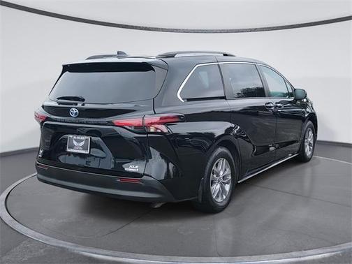 2022 Toyota Sienna XLE