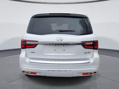 2022 INFINITI QX80 Luxe