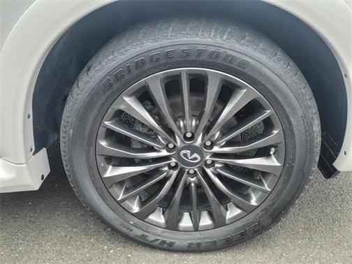 2022 INFINITI QX80 Luxe