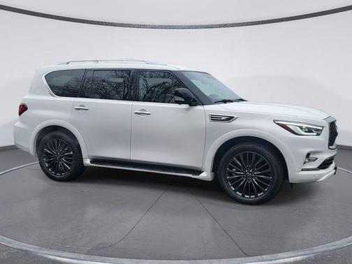 2022 INFINITI QX80 Luxe