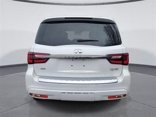 2022 INFINITI QX80 Luxe