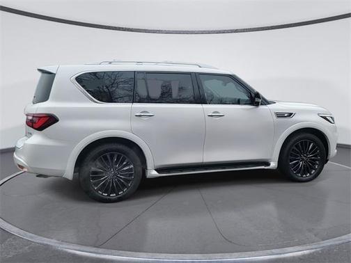 2022 INFINITI QX80 Luxe