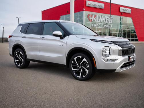 Alloy Silver Metallic 2025 Mitsubishi Outlander SE S-AWC