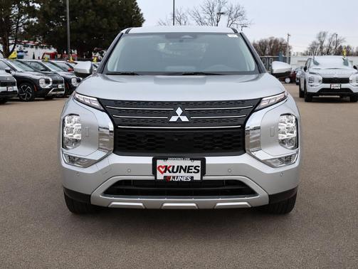 Alloy Silver Metallic 2025 Mitsubishi Outlander SE S-AWC