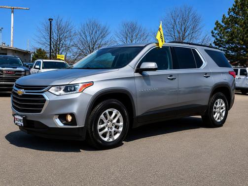 Satin Steel Metallic 2021 Chevrolet Traverse LT Cloth