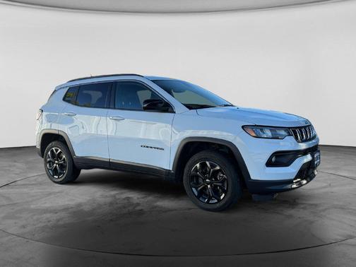 Bright White Clearcoat 2024 Jeep Compass Latitude