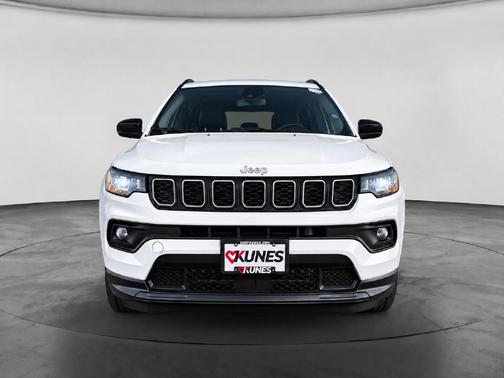 Bright White Clearcoat 2024 Jeep Compass Latitude
