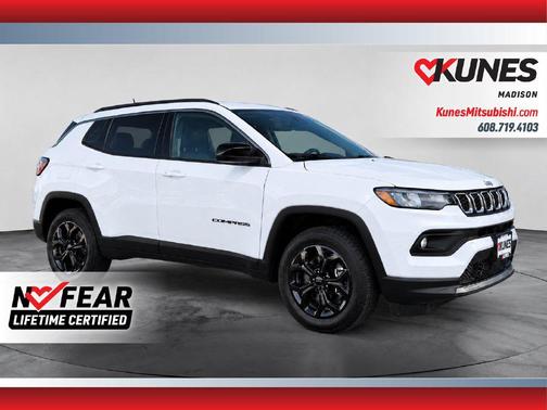 Bright White Clearcoat 2024 Jeep Compass Latitude