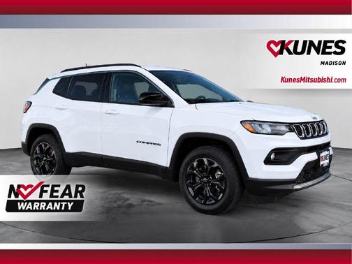 Bright White Clearcoat 2024 Jeep Compass Latitude