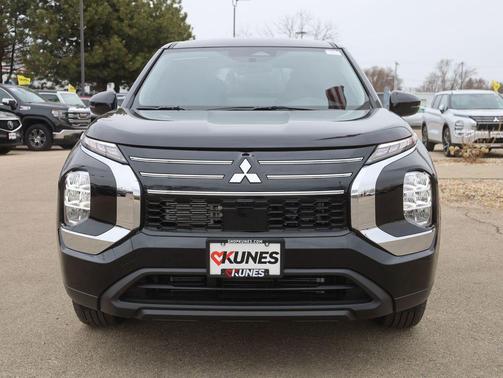 Labrador Black Pearl 2026 Mitsubishi Outlander ES 1.5T 2WD