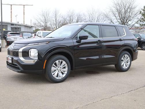 Labrador Black Pearl 2026 Mitsubishi Outlander ES 1.5T 2WD