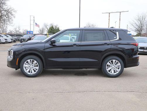 Labrador Black Pearl 2026 Mitsubishi Outlander ES 1.5T 2WD