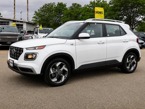 Lunar White 2025 Hyundai VENUE SEL