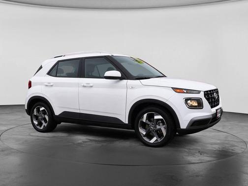 Lunar White 2025 Hyundai VENUE SEL